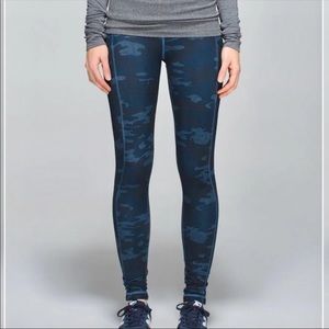 🍋Lululemon blue camo leggings